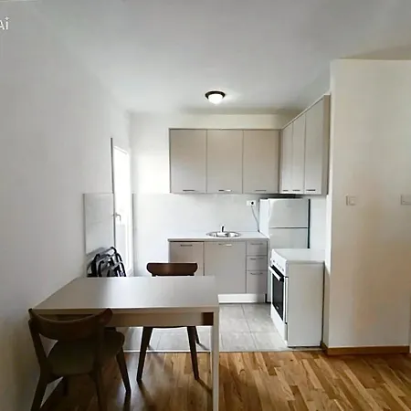 Flat Apartment *